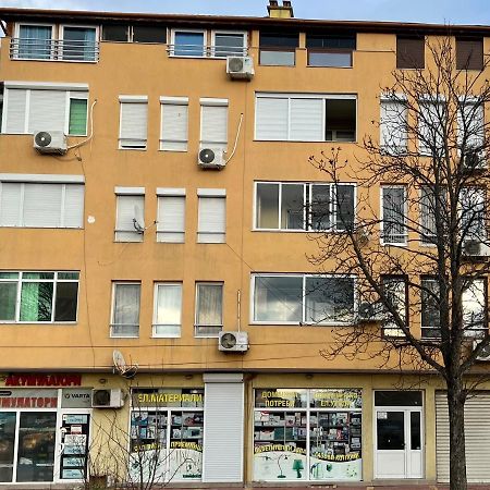 Town Place Apartment Kŭrdzhali Exterior photo